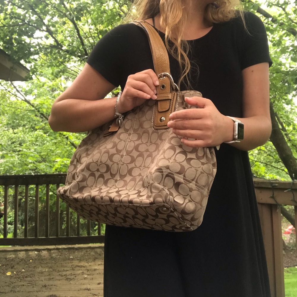 Neutral Coach purse!!